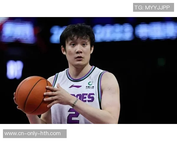 小鲜肉篮球明星受伤瞬间曝光引发球迷热议与关心